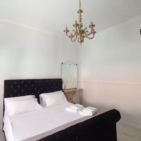 Palazzo Novecento Centro Storico Bed & Breakfast